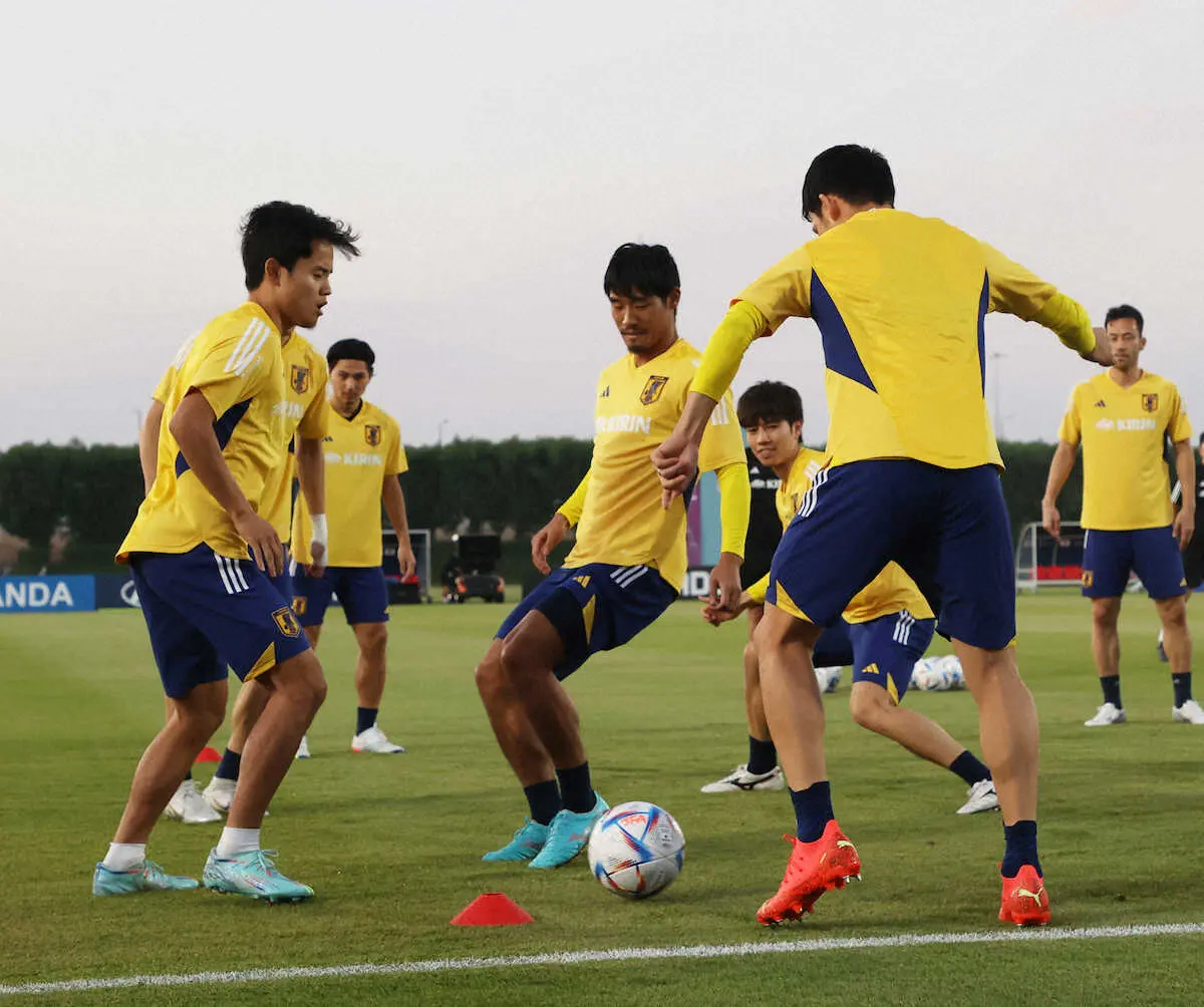 【画像・写真】MF守田英正が冒頭のランニングから全体練習に合流　前日まで別メニュー調整が続く