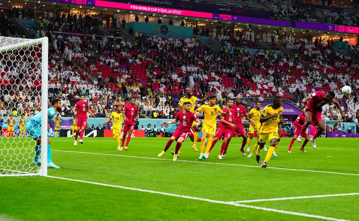 【画像・写真】カタールの期待と失望の落差　開会式後の前半は満員の観衆も…試合間際には大半が空席