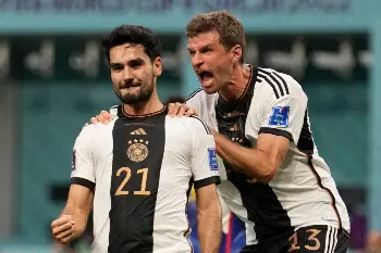 ドイツ・日本＞前半、先制ゴールを決め喜ぶドイツ代表ギュンドアン（左 ...