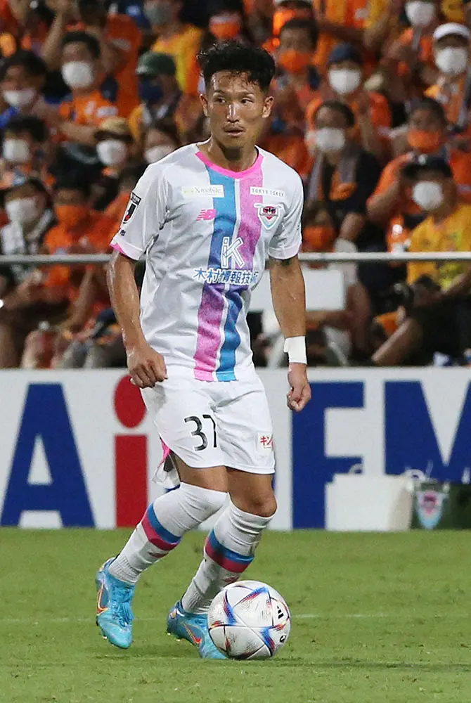 【画像・写真】鳥栖のMF小泉がFC東京に完全移籍「勝つことだけを考えてプレーする」