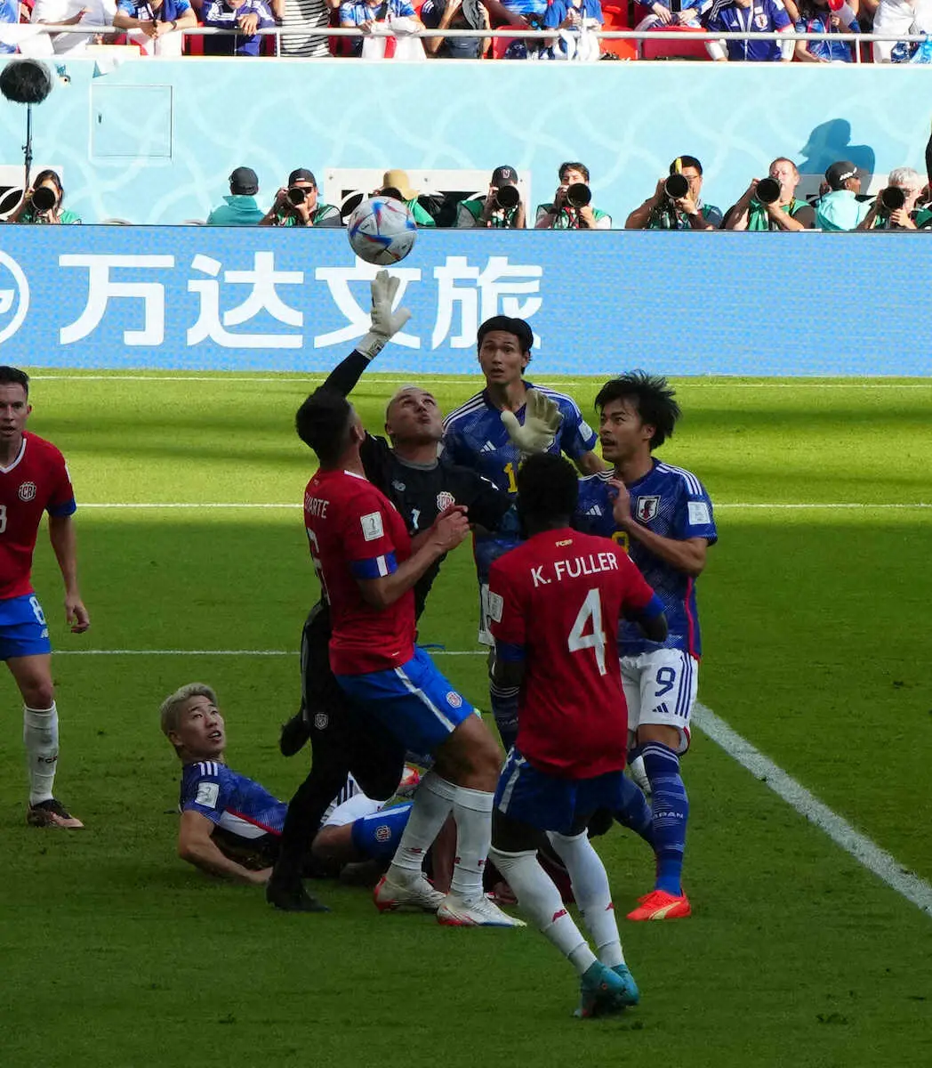 【画像・写真】中田浩二氏　3バック変更も背後突けず　独戦はまった布陣不発