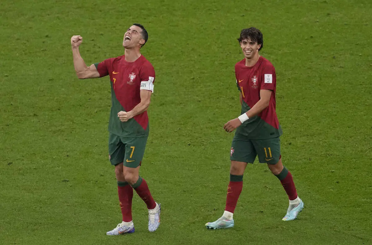 【画像・写真】チームの先制を喜ぶC・ロナウド（左）とジョアンフェリックス（AP）