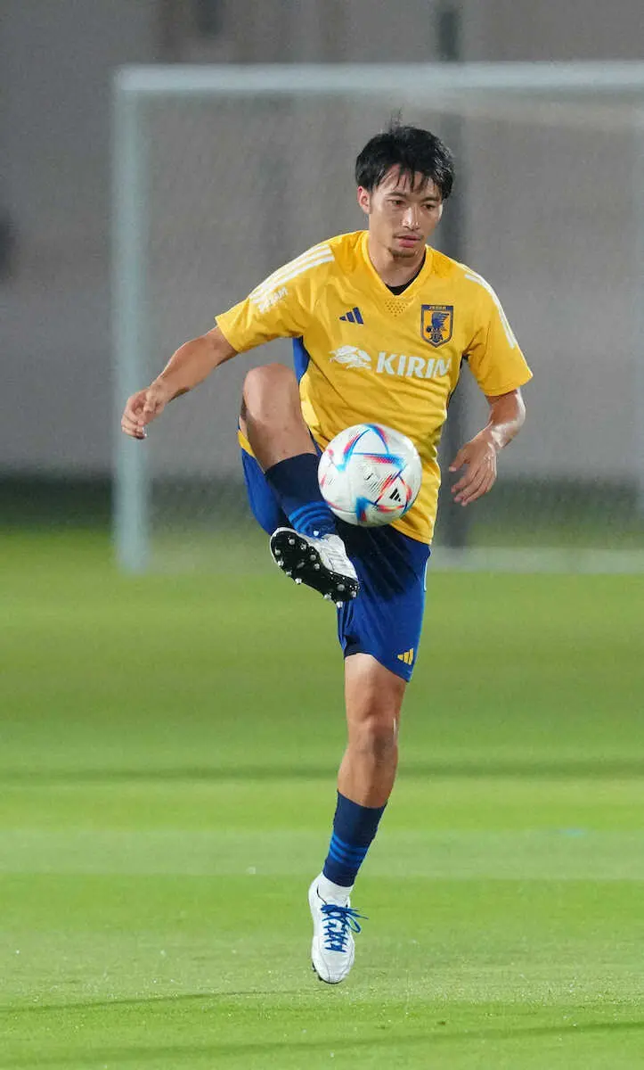 【画像・写真】柴崎　“キラーパス”で局面変える！今大会初出場へ闘志