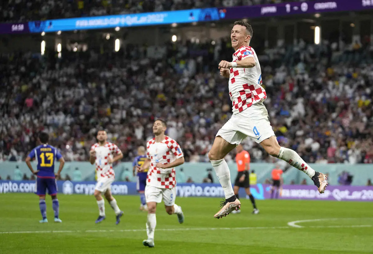 ＜日本・クロアチア＞後半、同点ゴールを決め喜ぶクロアチア代表FWペリシッチ（AP）