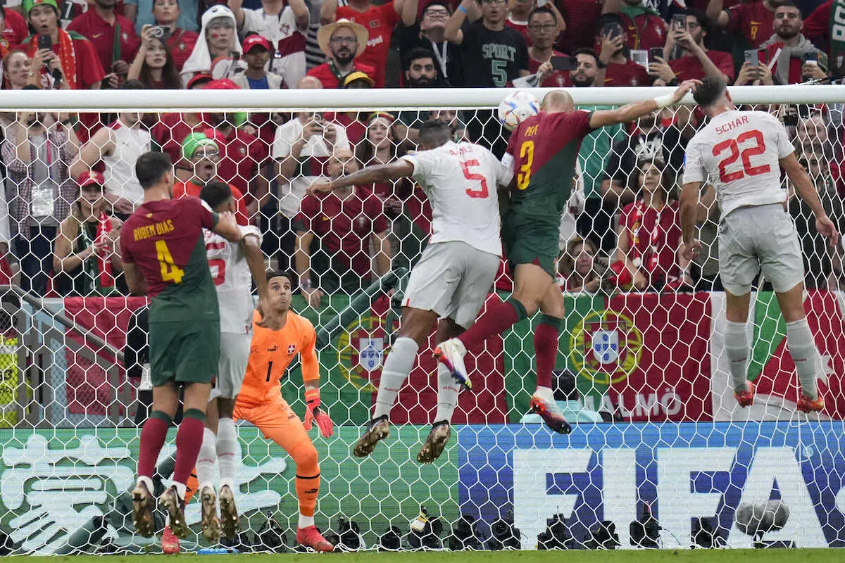 【画像・写真】“ペペおじさん”凄すぎ!W杯決勝T最年長弾ポルトガル代表DFをネット絶賛「本当に39歳」「夢がある」
