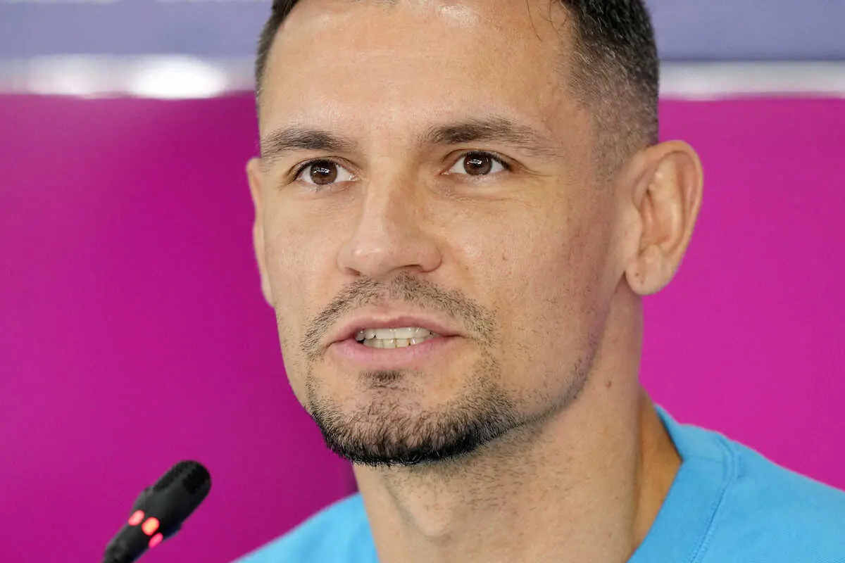 【画像・写真】ブラジル戦に向けた記者会見に出席したクロアチア代表DFロブレン（AP）