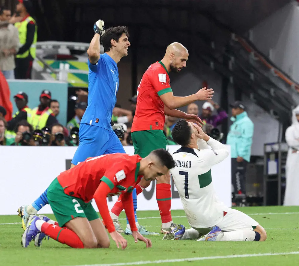 【画像・写真】＜モロッコ・ポルトガル＞後半AT、最後のチャンスを逃し悔しがるC・ロナウド（右下）（撮影・小海途　良幹）