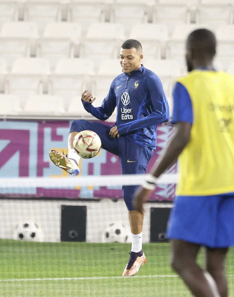 【画像・写真】フランス代表　FWエムバペらが練習で汗　決勝向け和やかな雰囲気も　T・エルナンデスら5選手姿見せず