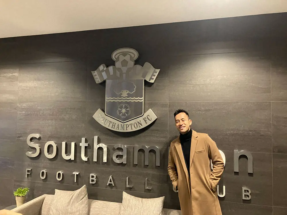 【画像・写真】吉田麻也　約3年ぶりにサウサンプトンの本拠地訪問、試合観戦　対戦相手の三笘薫を驚かす