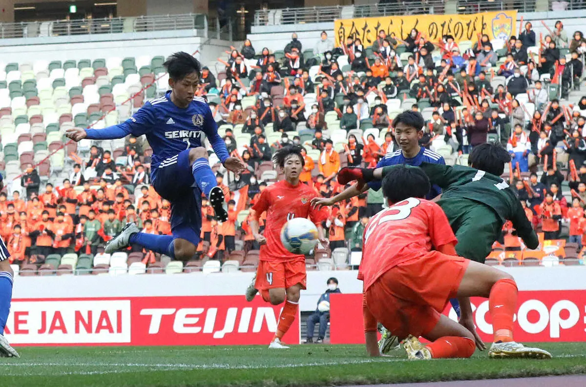 【画像・写真】成立学園　17年ぶり出場で笑顔の1勝！陣田の大会1号から3発　三笘に憧れる渡辺が歓喜の一発