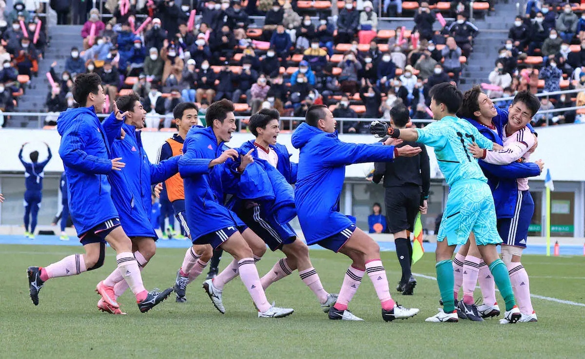 【画像・写真】佐野日大　2年生GK平岡がPKストップで“ジャイキリ”達成　「目が合うと何となく分かる」