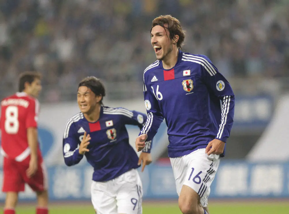 【画像・写真】11年10月11日のタジキスタン戦でゴールを決める日本代表のハーフナー・マイク