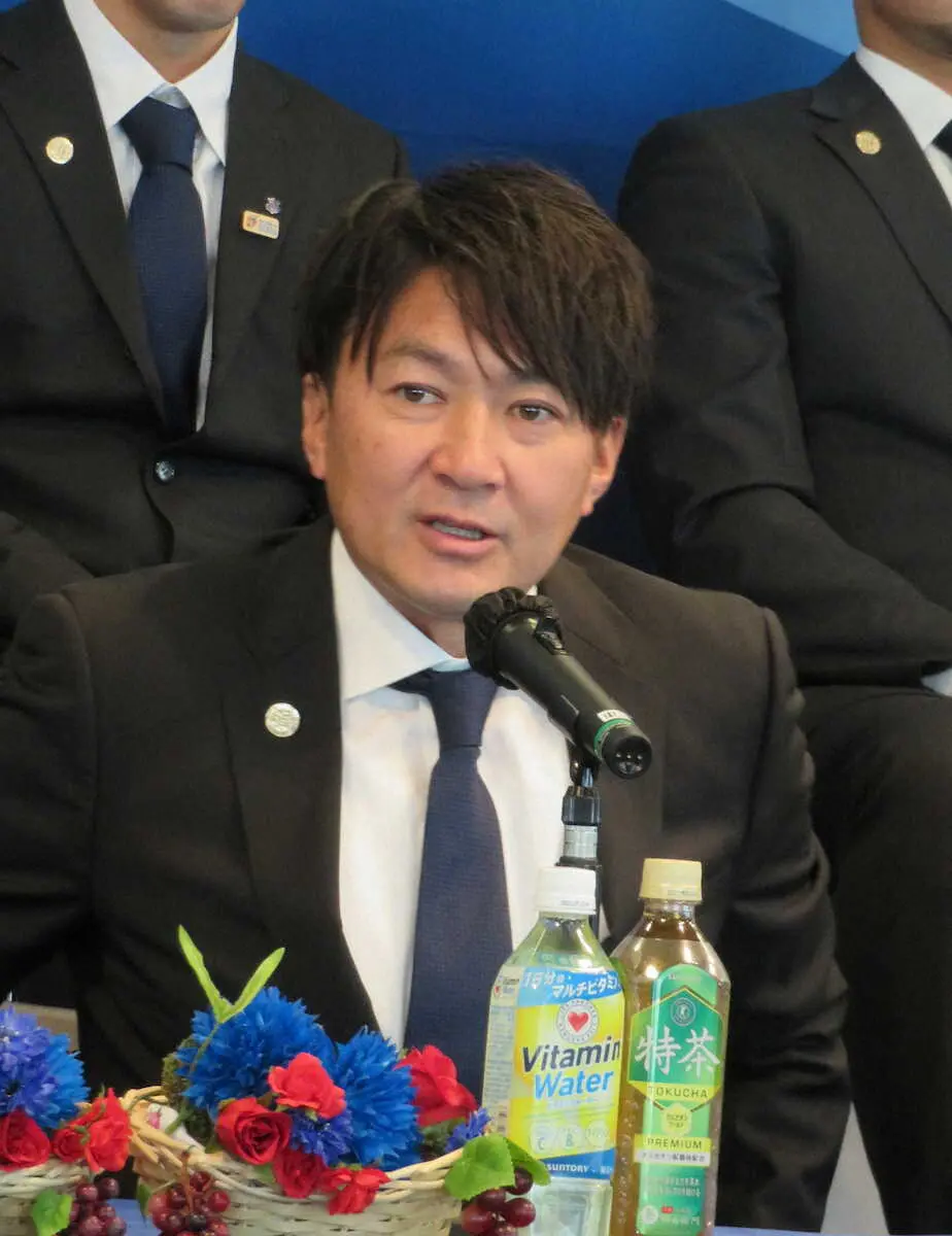 【画像・写真】ACL出場の甲府が新体制発表　篠田監督「日本を代表してアジアに行く」