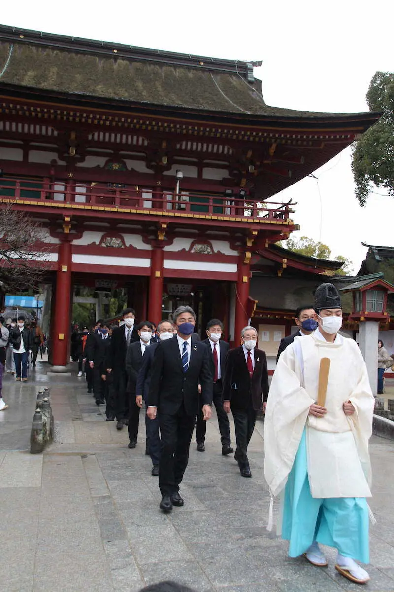 【画像・写真】J1福岡勝ち運上昇祈願祭　川森社長「まずは3年J1に定着…非常に大事な年」