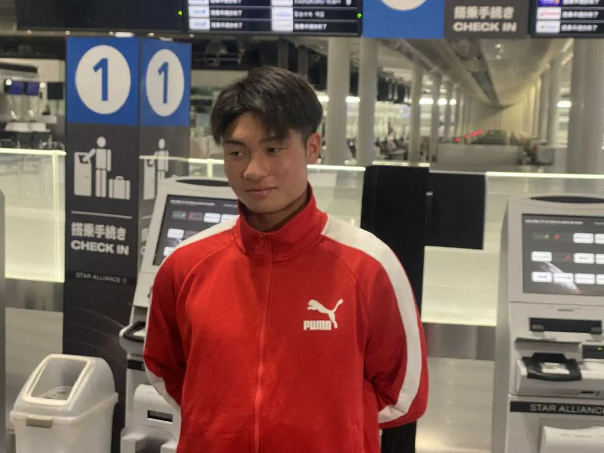 【画像・写真】ボルシアMG加入のFW福田師王が渡欧「不安まったくない。早く世界で活躍したい」