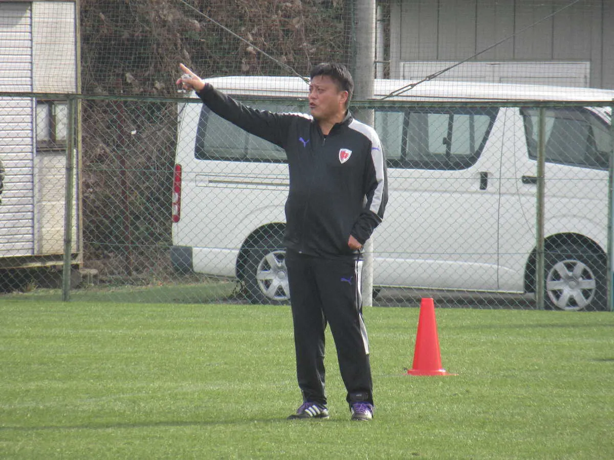 【画像・写真】京都・チョウ貴裁監督　リーグ開幕・鹿島戦メンバー「まだ薄いブルーにもなってない」