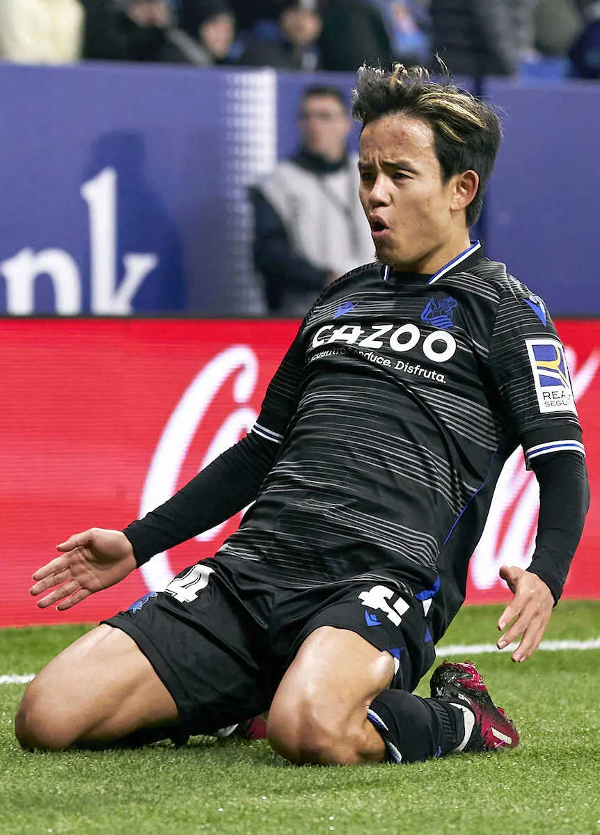 【画像・写真】エスパニョール戦の前半、先制ゴールを決め喜ぶレアル・ソシエダードの久保（共同）