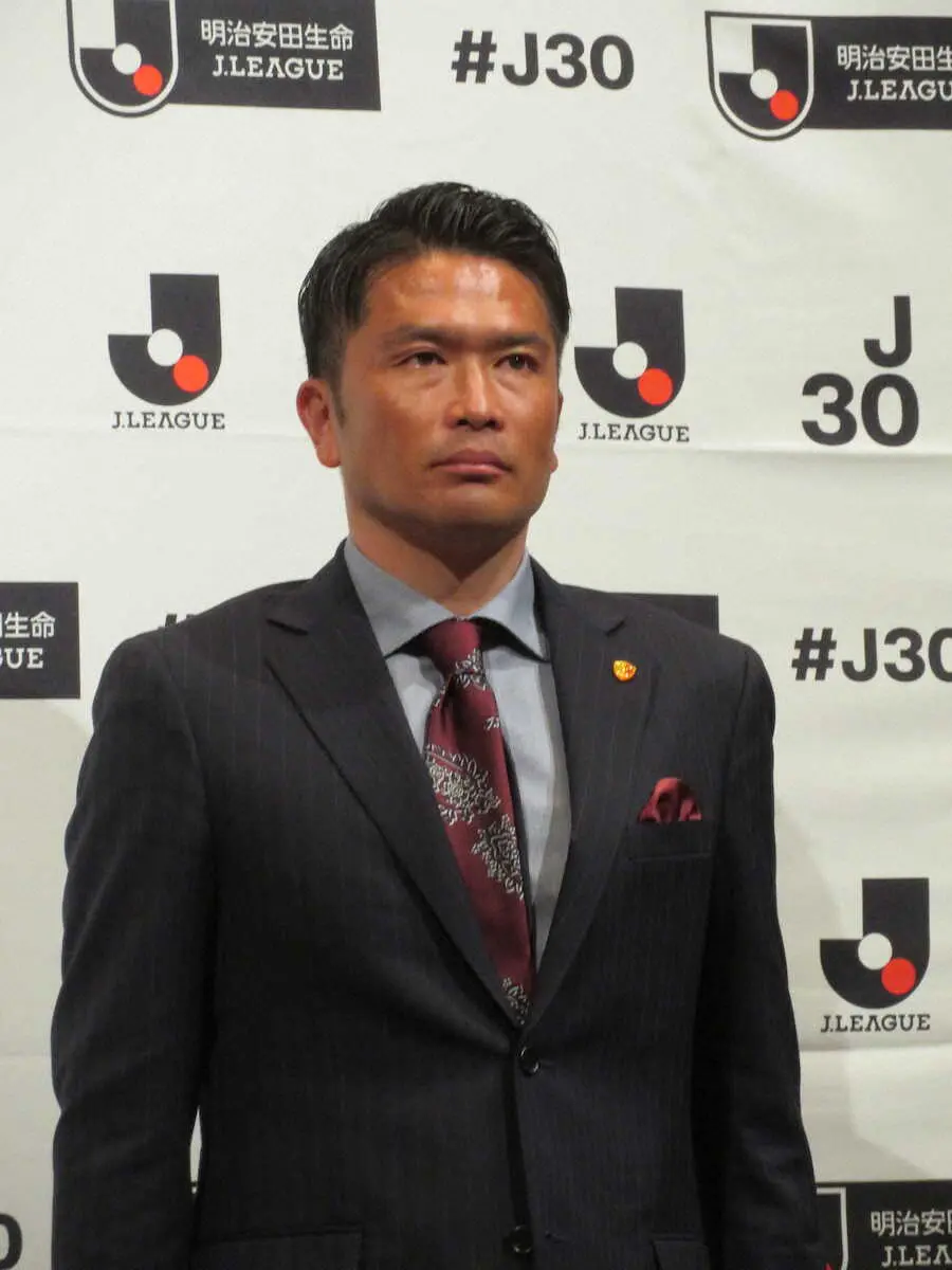 【画像・写真】キックオフカンファレンスで意気込みを語った鹿島の岩政監督