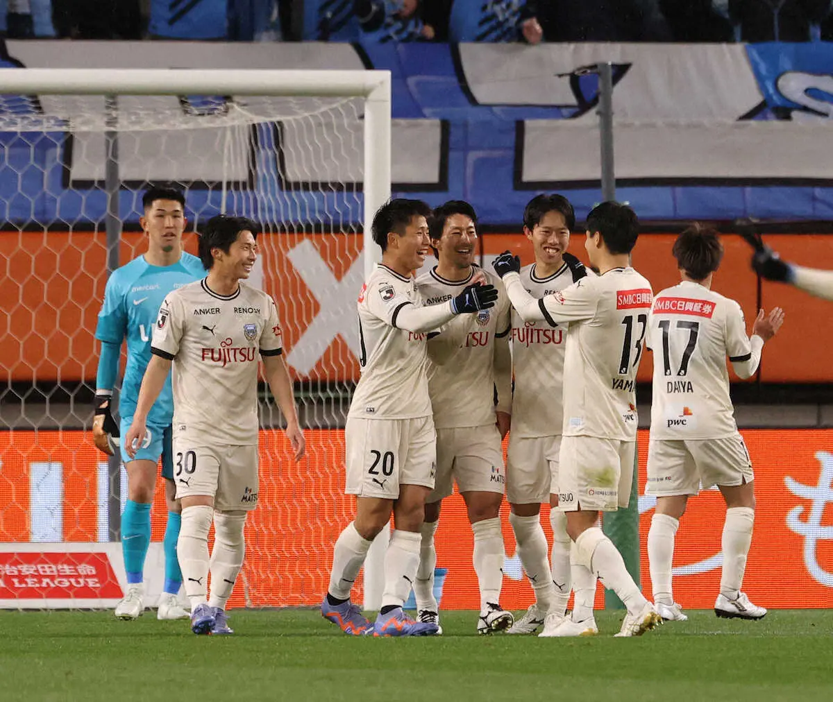【画像・写真】川崎F　10人からの大逆転劇で今季初白星　決勝弾の家長「相手が一番嫌なことを考えた」