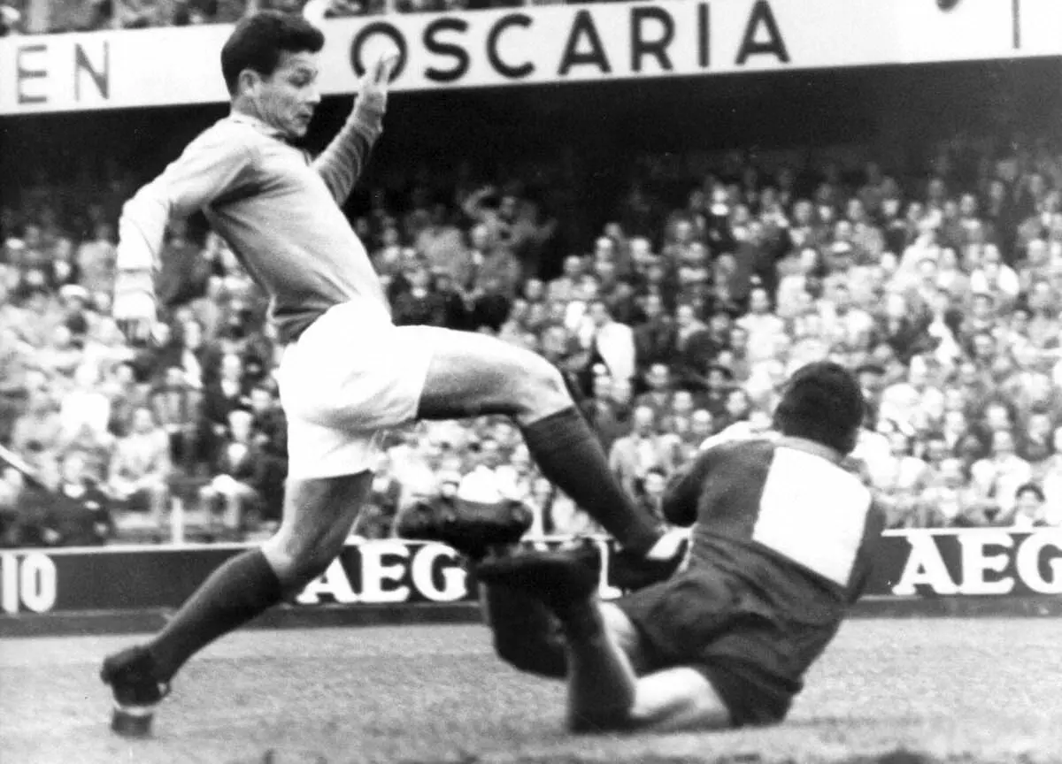フランス代表として出場した1958年のワールドカップのスウェーデン大会で1大会最多の13得点を挙げたフォンテーヌさん(AP)