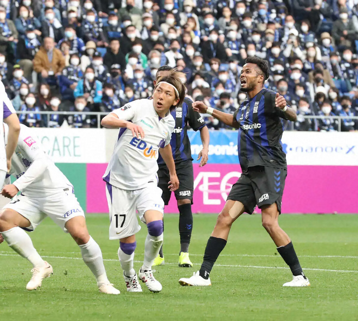 【画像・写真】決定機を逃したG大阪・鈴木武蔵「うまく手に当てられた」GK東口順昭はPKにつながるパスに「単純ミス」