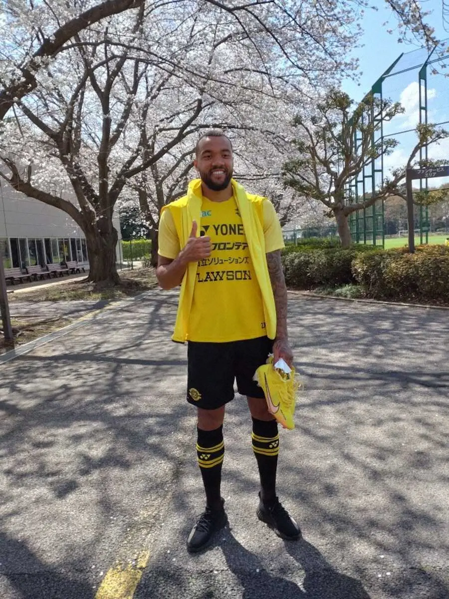 【画像・写真】柏の新外国人フロート、ゴールに意欲「早く決めたい」　スパイクは特大30センチ