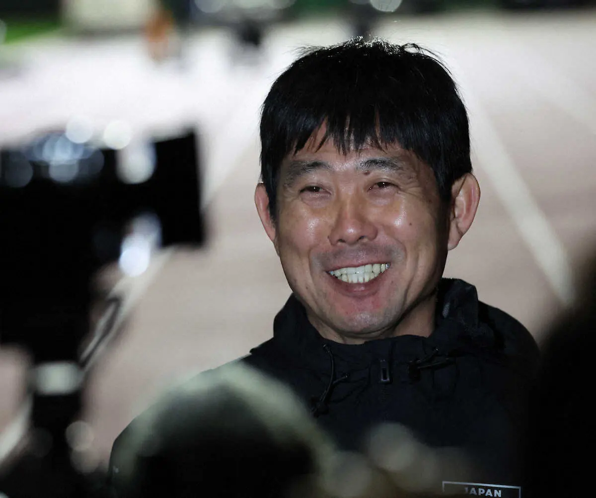 【画像・写真】侍ジャパンの栗山監督に笑顔でメッセージを送った森保監督（撮影・西海健太郎）