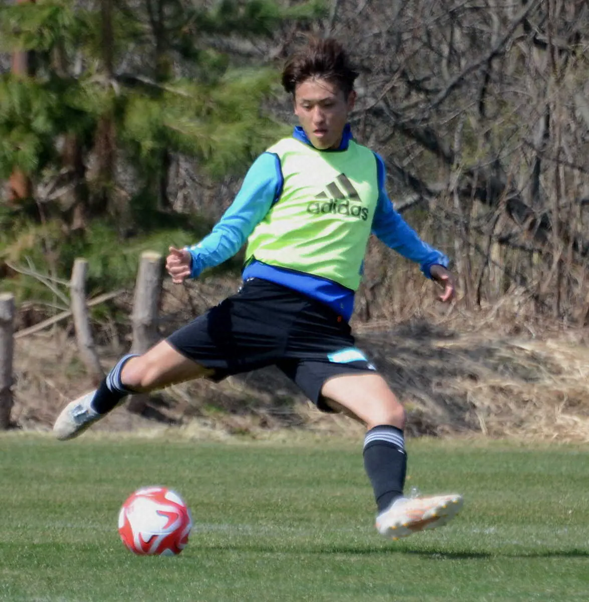 【画像・写真】新潟・秋山　攻撃スイッチ入れる「つなぐところと蹴るところをはっきり使い分けていきたい」