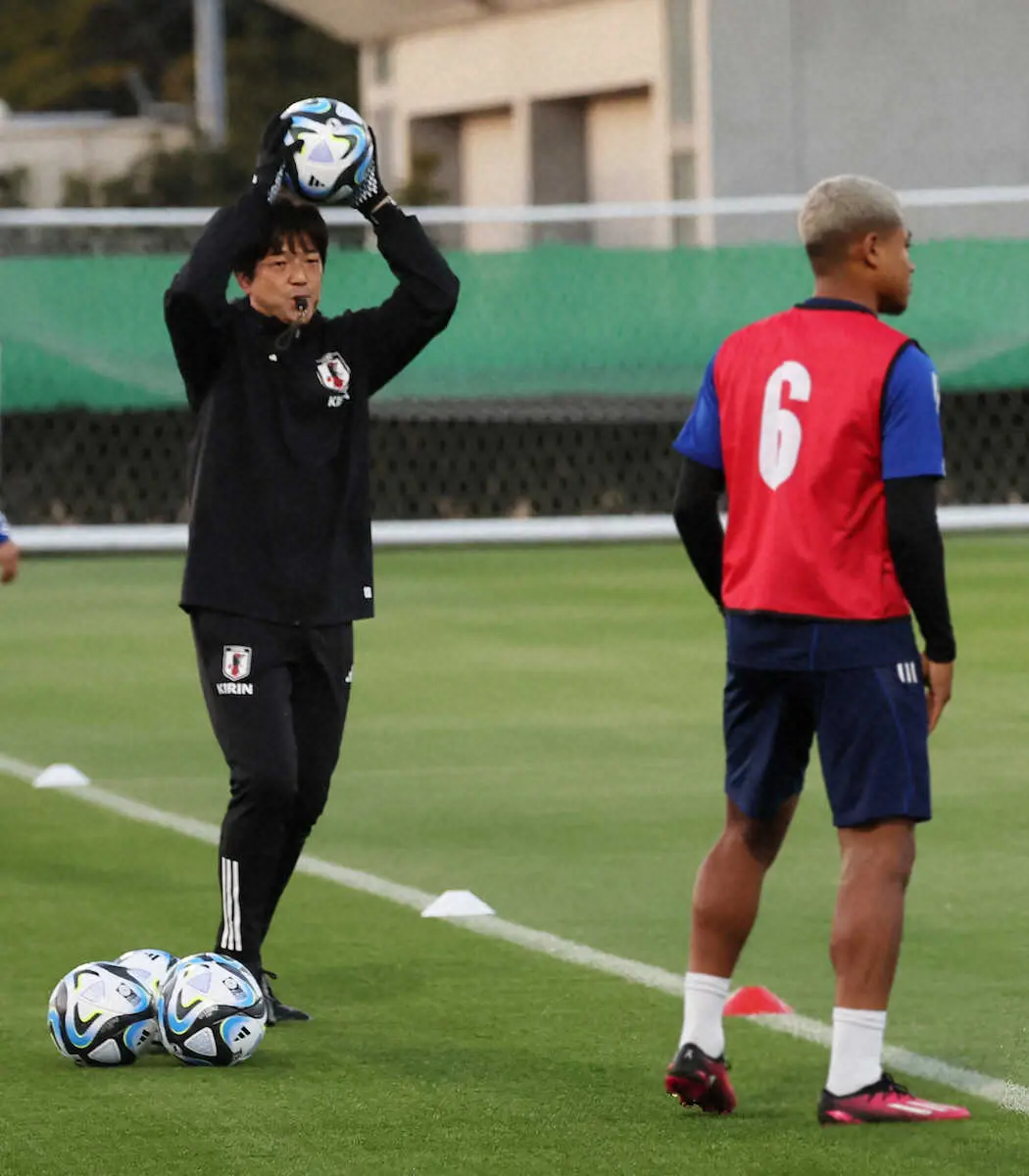 【画像・写真】日本代表　新任の名波コーチ“スローイン改革”　リスタート時の連係は重要視
