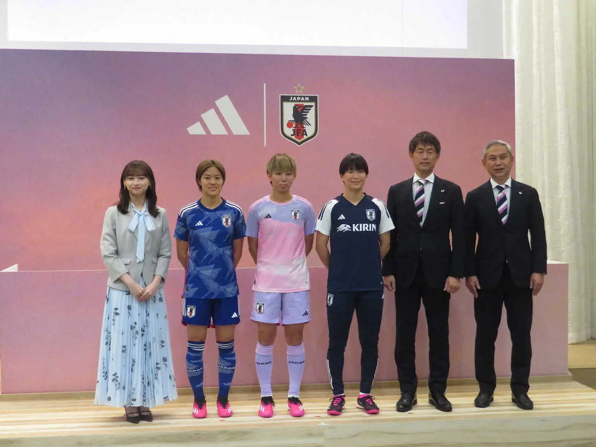 【画像・写真】なでしこ　新アウェーユニ発表　日の出をコンセプトに幻想的な朝の空模様を表現