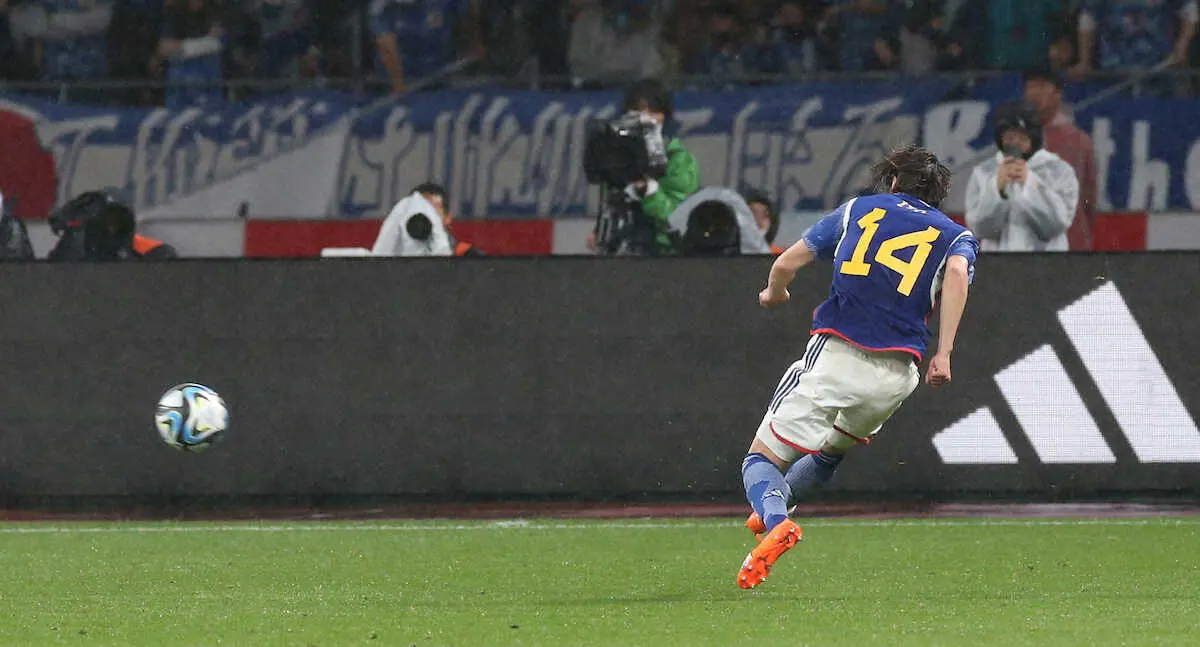 【画像・写真】日本代表MF伊東　途中出場で同点につながる貴重なアシスト！「どんどん仕掛けていこうと思ってた」