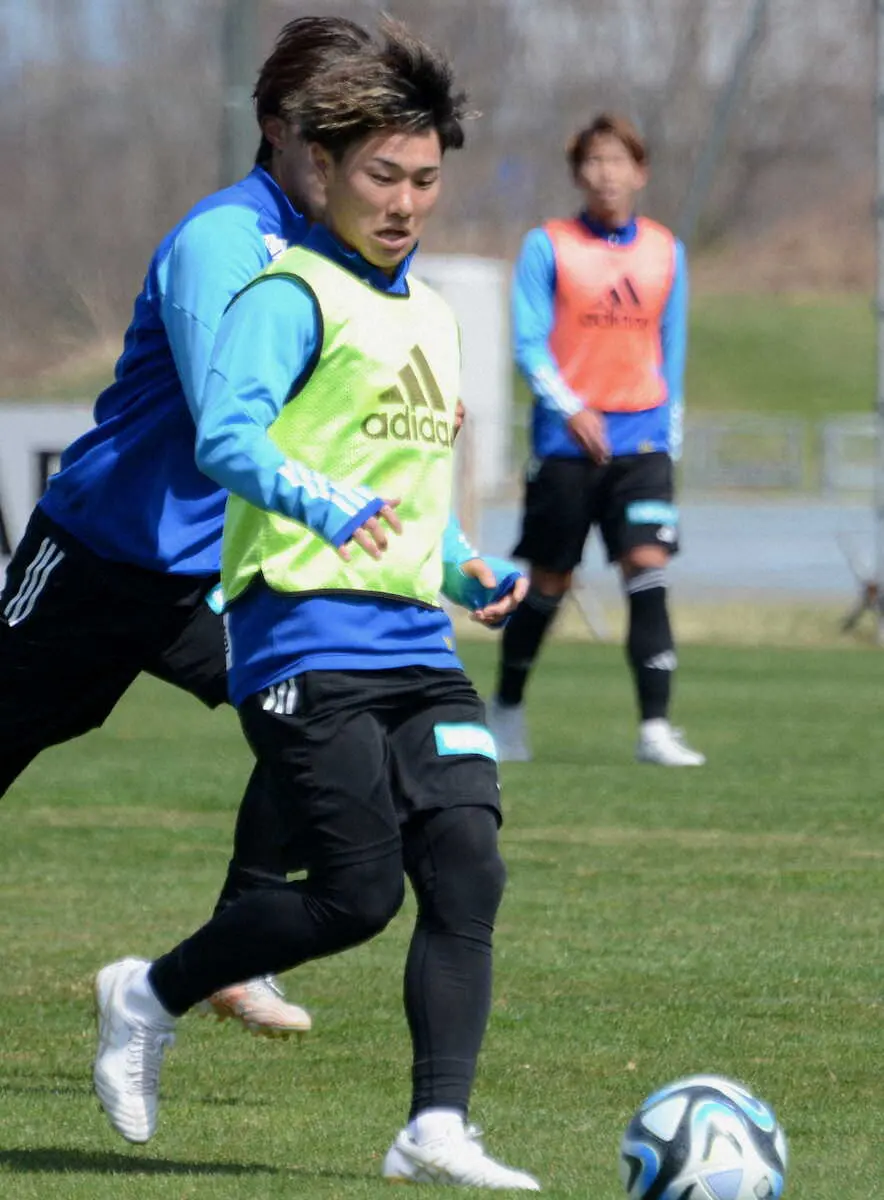 【画像・写真】新潟　U―22日本代表の三戸が右足打撲で帰国も病院の検査で問題なし　次節の名古屋戦いける