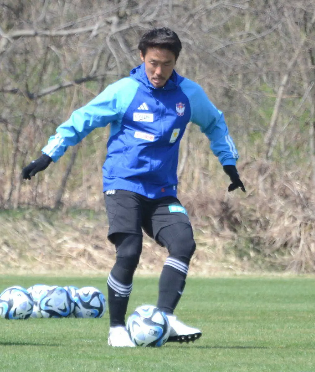 【画像・写真】新潟　ボランチ島田が堅守・名古屋の守備網崩す