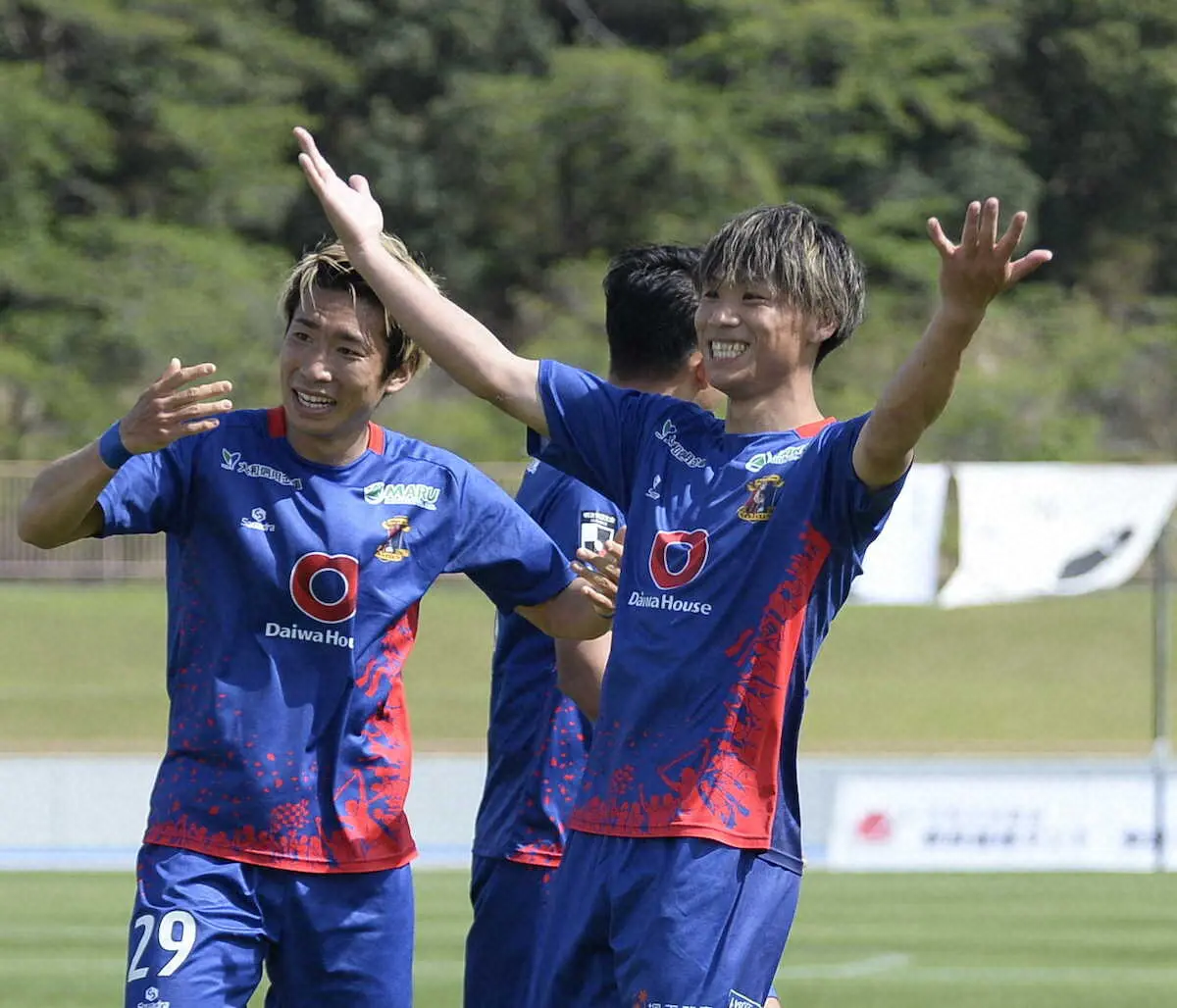 【画像・写真】J3奈良が歴史的なホーム初勝利！苦労人・酒井が決勝弾「歴史に残るゴールを決められた」