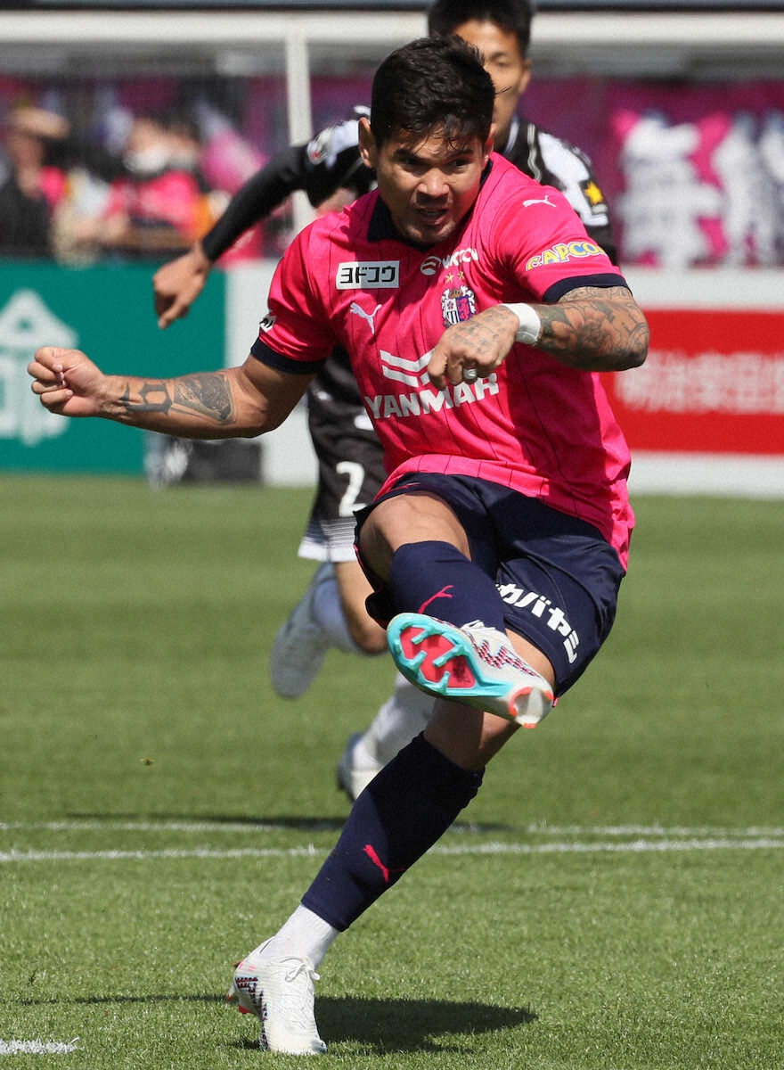 【画像・写真】レオ・セアラ　“季節”到来の予感　気温上昇とともにゴール量産だ