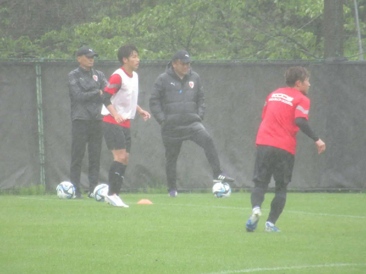 【画像・写真】京都チョウ貴裁監督「過信できるほど我々は示していない」ロングミーティングでGW3連戦へ再始動