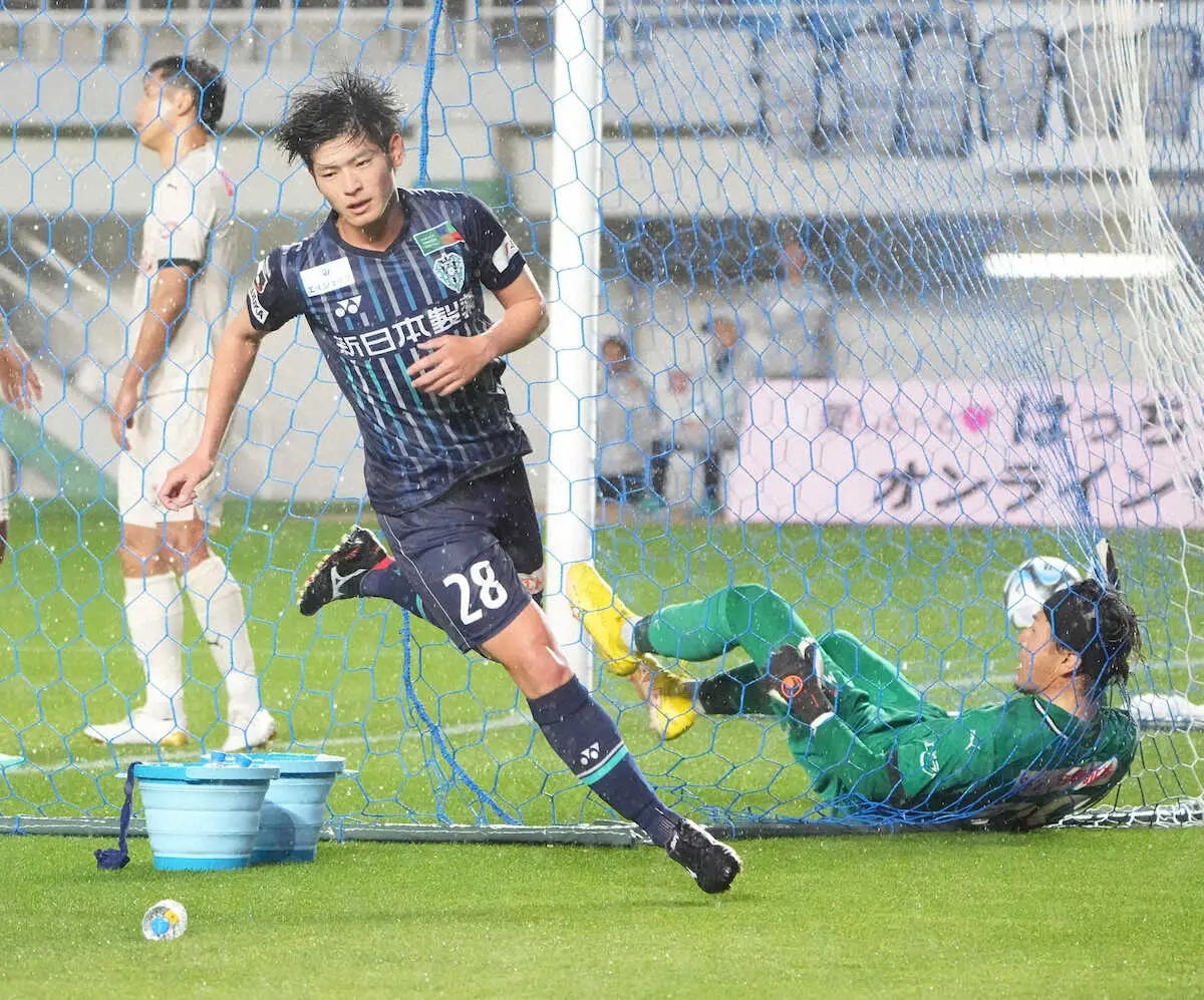 【画像・写真】「あこがれ」川崎Fに完敗もU22代表ルーキー・福岡FW鶴野が初得点「臆することなくピッチに入った」