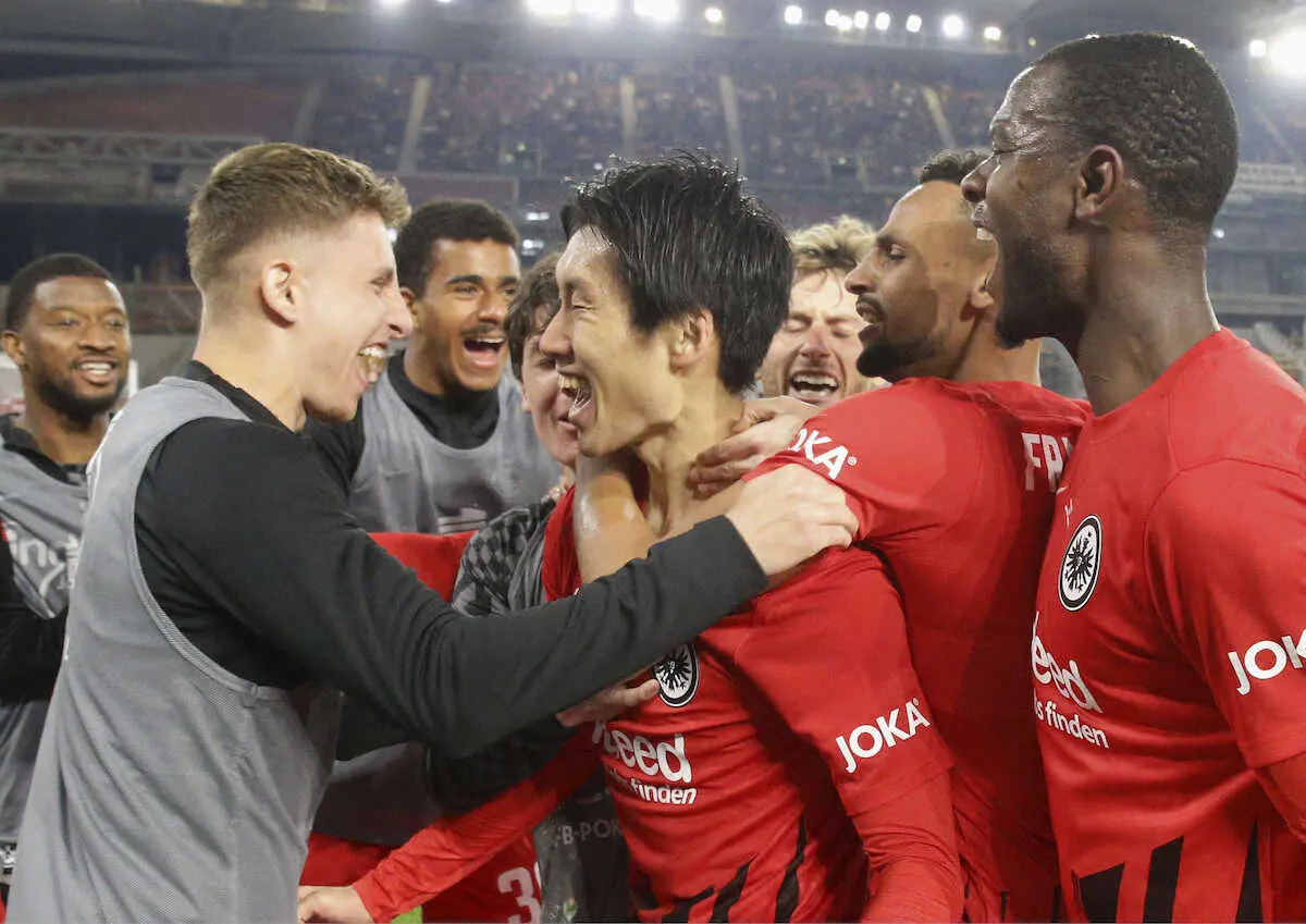 【画像・写真】Eフランクフルト決勝へ導いた！長谷部からの鎌田弾「持った瞬間に打ちにいこうと」