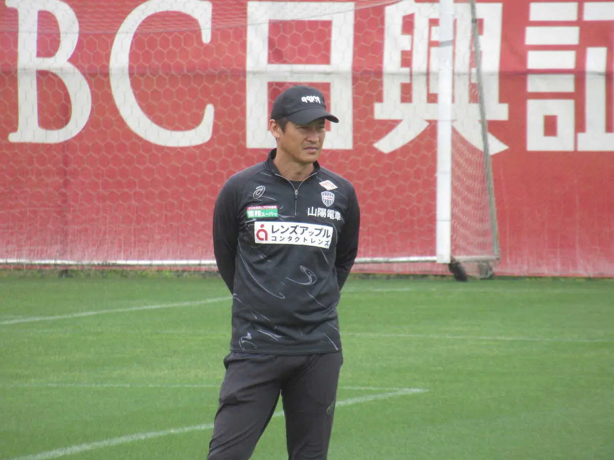 【画像・写真】神戸・吉田監督がイニエスタ起用のイメージを口に