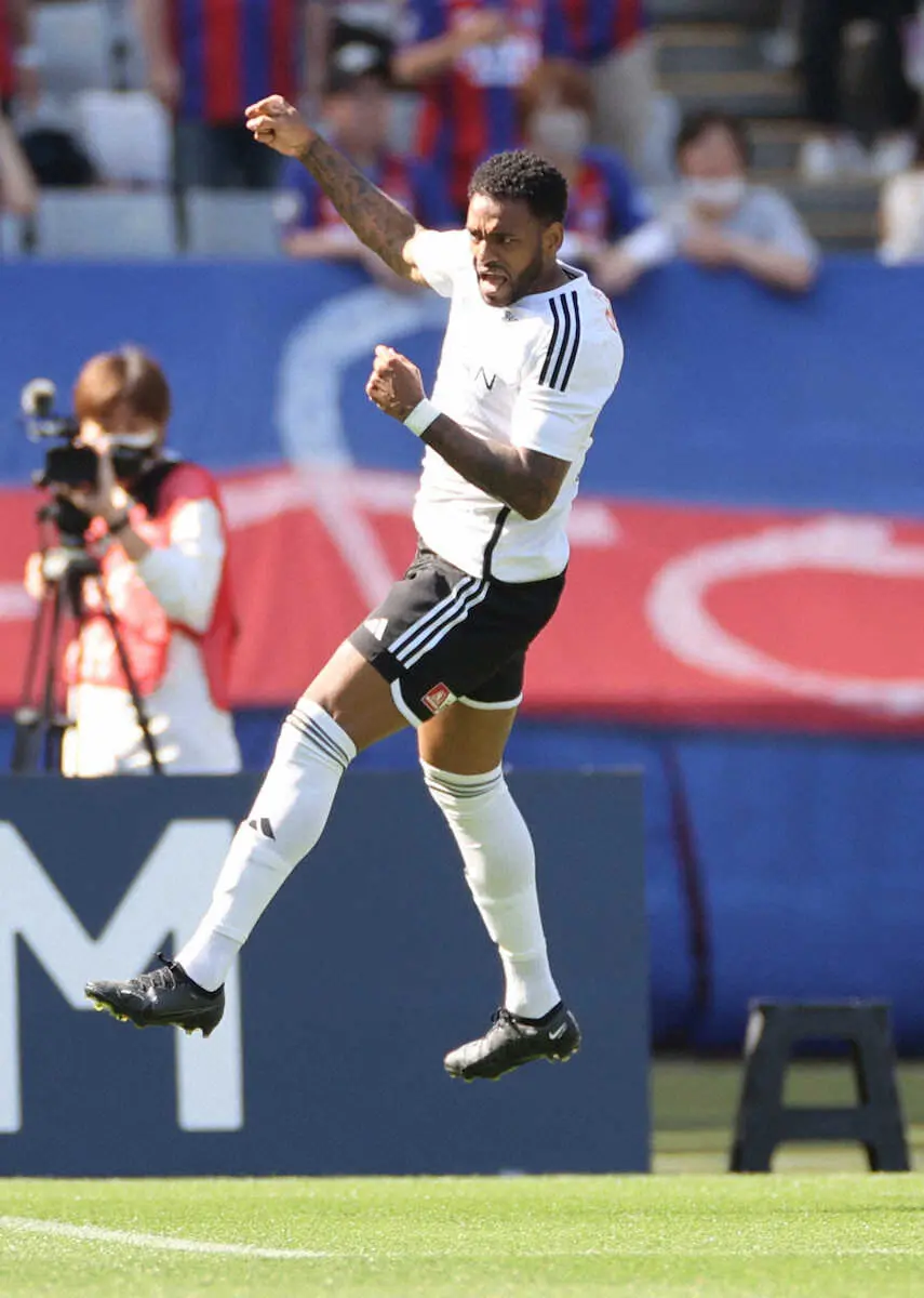 【画像・写真】横浜　逆転勝利で今季初3連勝　首位・神戸に勝ち点差なし　途中出場のマルコスが神のお告げで決勝点