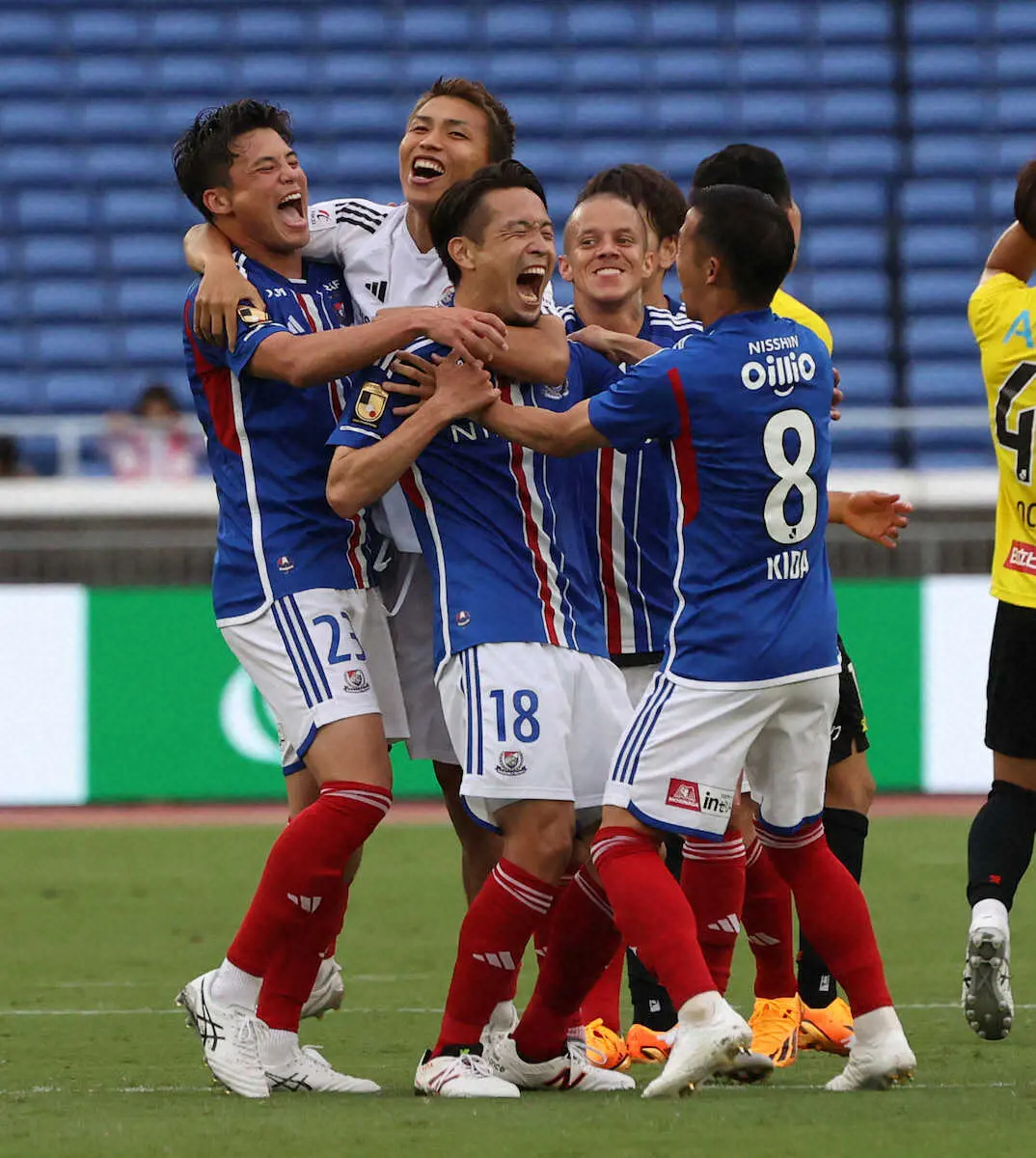 【画像・写真】横浜・宮市亮　涙の劇的決勝弾！右膝前十字じん帯断裂から復帰後初ゴール「こういう景色を待っていた」