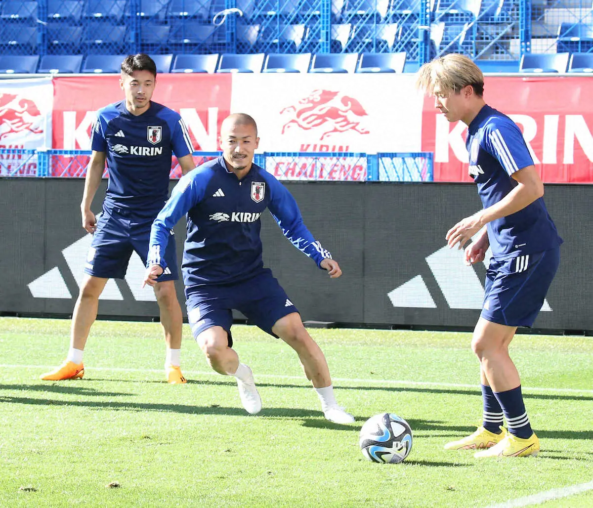 【画像・写真】左サイドでも期待の前田が気合「薫もいる。違いを見せないと生き残っていけない」途中出場が濃厚