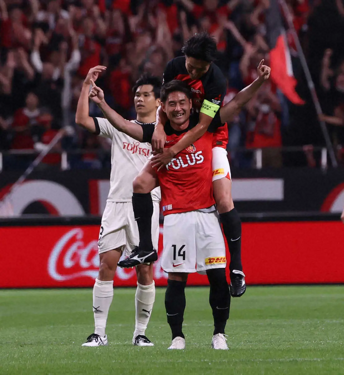 【画像・写真】浦和・関根　45メートル超絶ロング弾！冷静　右足振り切った！