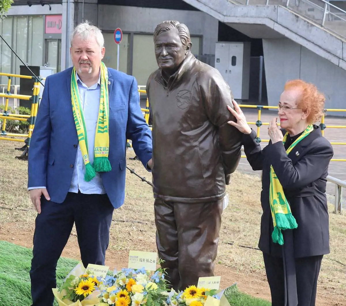 【画像・写真】J2千葉本拠地にオシムさん像　息子のアマルさん「父が命を懸けた仕事がこういう形で報われた」