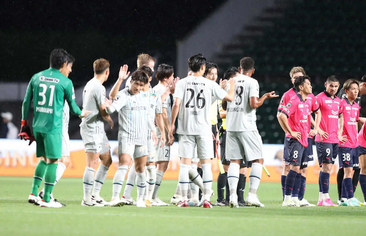 【画像・写真】J1福岡　クラブJ1通算100勝目ついに達成　アウェーでC大阪に競り勝つ