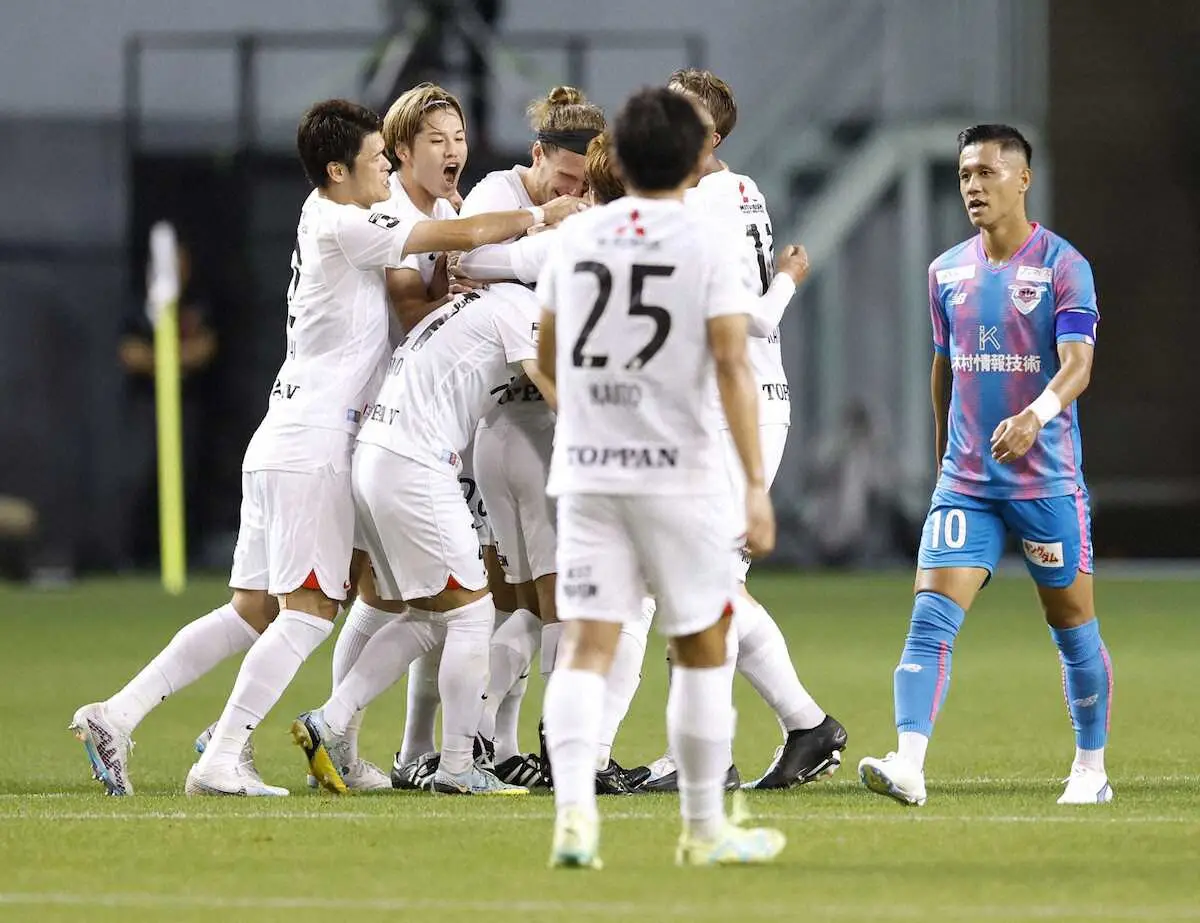 【画像・写真】浦和・岩尾　超ロング55メートルFK弾決めた！相手GKが前に出ていた隙逃さず