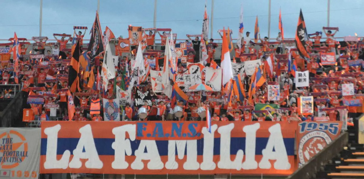 【画像・写真】天皇杯3回戦富山―新潟戦は雷雨により延長前半終了時点で中止　19日19時に同会場で延長後半から再開