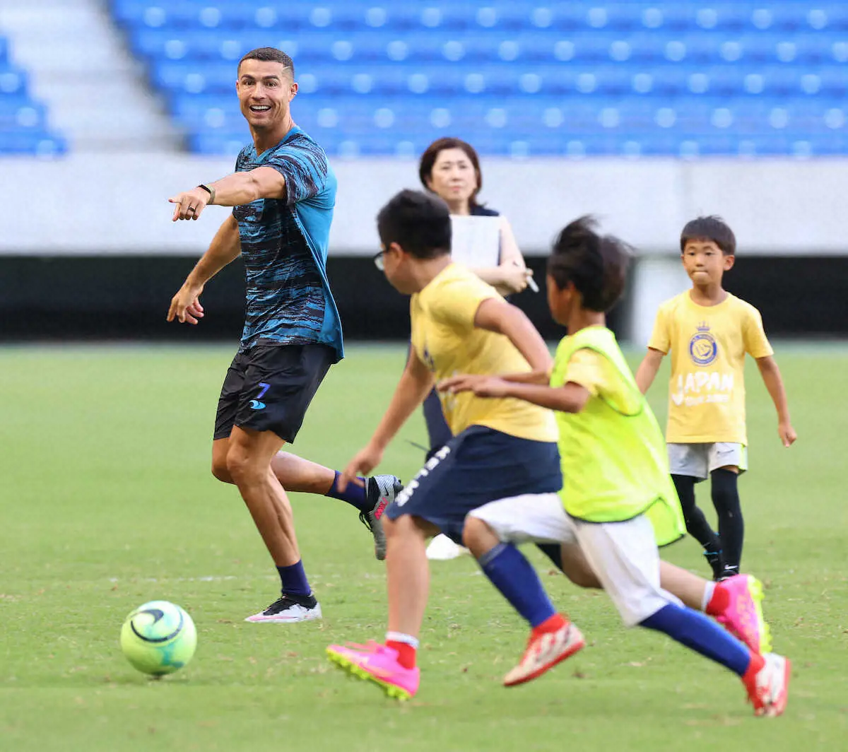 【画像・写真】C・ロナウド　小学生に金言「子供の頃は毎日サッカー漬け、楽しいのが一番！」
