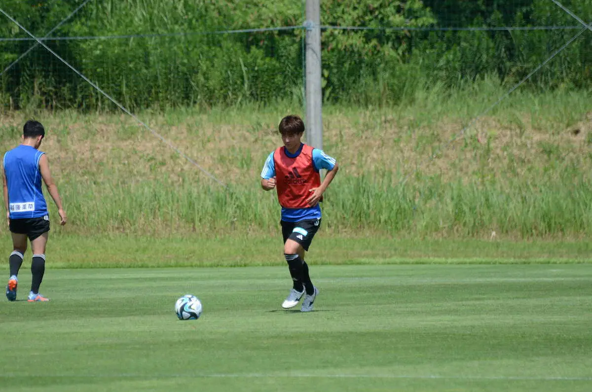 【画像・写真】J2群馬から新潟へ完全移籍加入のFW長倉が練習に合流