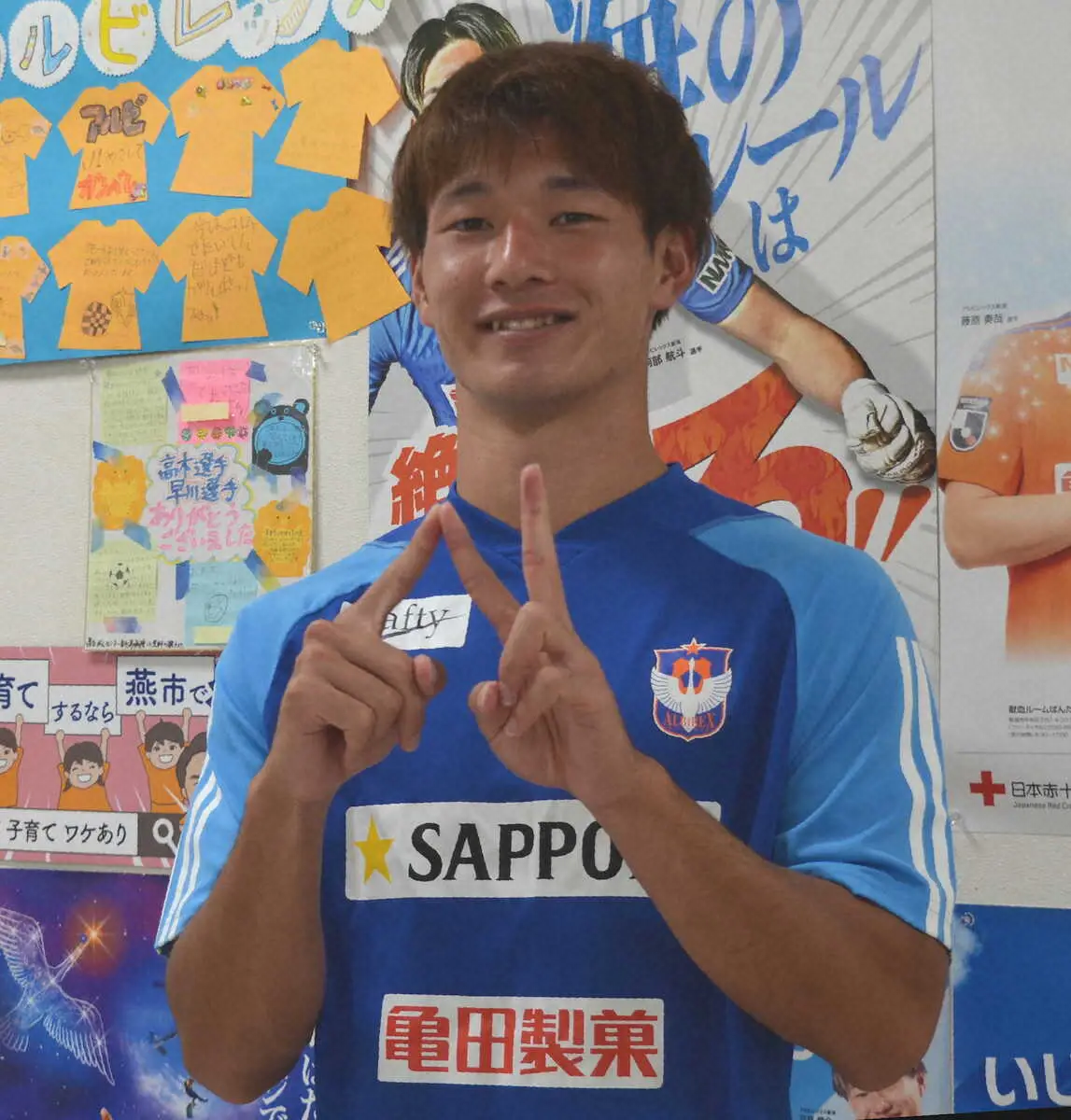 【画像・写真】J2群馬から新潟に移籍の長倉が初練習　「早く試合に出て、まずは1点取りたい」　Nポーズも披露